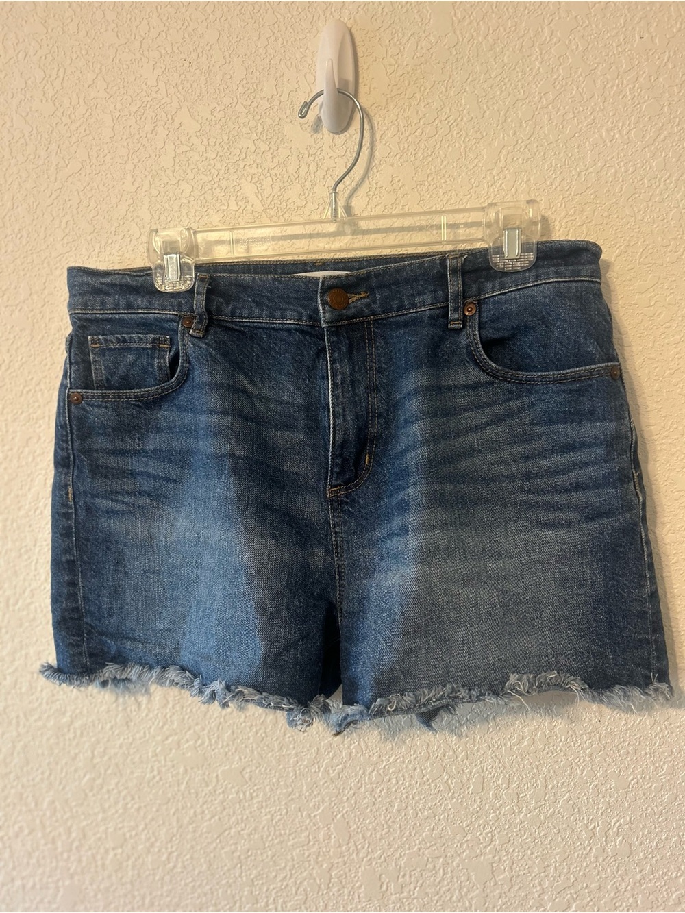 LOFT women’s high rise raw hem denim cut-off shorts - size 8/29